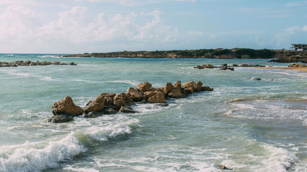 Satélites avistaram um brilho estranho no oceano e cientistas têm uma explicação selvagem