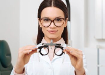 Os oftalmologistas estão praticamente implorando para que você nunca faça essas 9 coisas