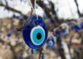 Como evitar o mau-olhado: os 5 amuletos que os especialistas recomendam