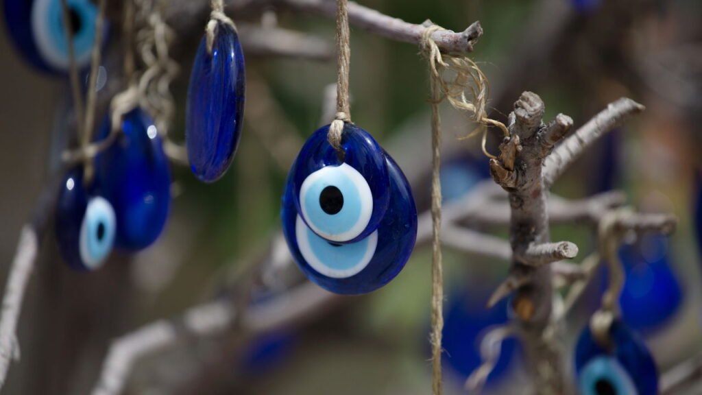 Como evitar o mau-olhado: os 5 amuletos que os especialistas recomendam