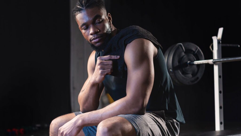 Exercício rápido de 5 minutos para aliviar tensão nos ombros