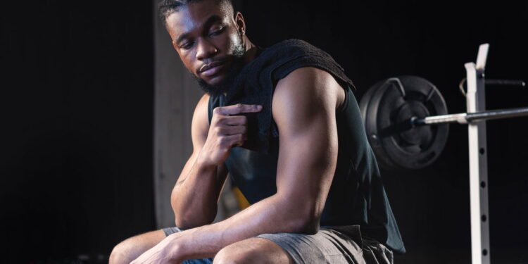 Exercício rápido de 5 minutos para aliviar tensão nos ombros