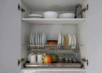 10 maneiras inteligentes de armazenar panelas e frigideiras