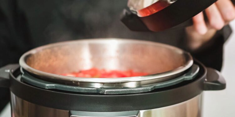 Coisas que você faz errado ao usar panela de pressão e nem percebe