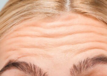 Cientistas finalmente explicam por que sua pele enruga com a idade