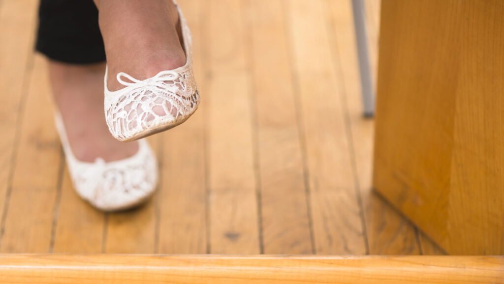 O que realmente diz a psicologia sobre o gesto de cruzar as pernas ao sentar