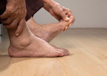 Exercícios para os pés para pessoas com mais de 60 anos: como fazer e benefícios