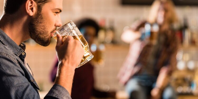 13 das piores coisas que as pessoas fazem quando estão bêbadas