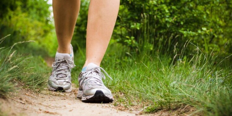 Caminhada inclinada ou corrida: qual é melhor para queimar gordura?