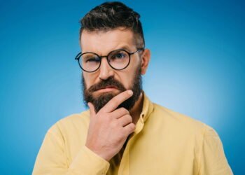 Como saber se uma pessoa é interesseira? 5 atitudes podem dar pistas