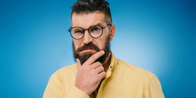 Como saber se uma pessoa é interesseira? 5 atitudes podem dar pistas