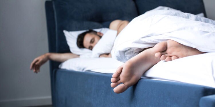 6 maneiras fáceis de dormir no calor do verão sem ligar o ar condicionado