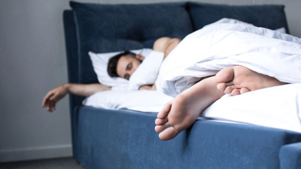 Para adormecer mais rápido, a ciência diz para fazer isso 1 ou 2 horas antes de dormir