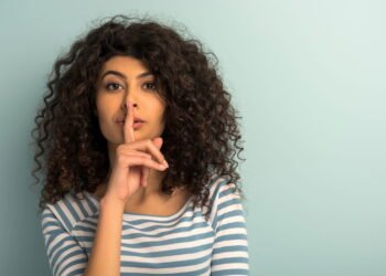 O que significa para uma pessoa preferir permanecer em silêncio em vez de entrar em conflito, segundo a psicologia