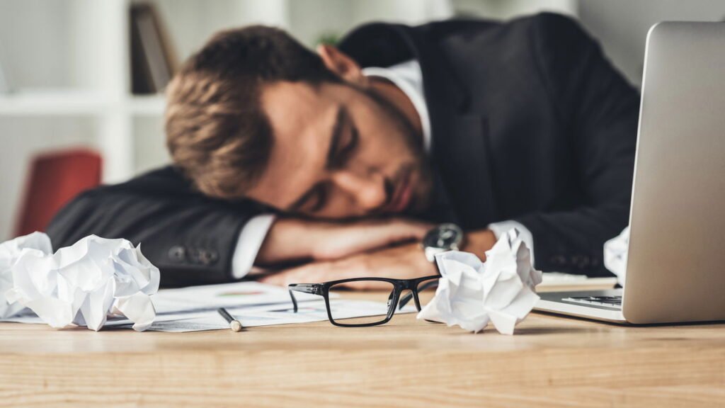 8 coisas que só pessoas altamente inteligentes acham exaustivas, segundo a psicologia