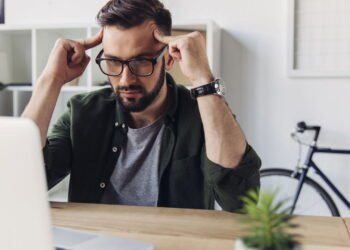 Freud foi claro: uma qualidade que, segundo ele, denuncia pessoas estúpidas. Você vai reconhecer imediatamente