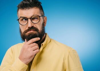 Comportamentos estranhos que as pessoas sabem que são errados, mas elas os fazem de qualquer maneira