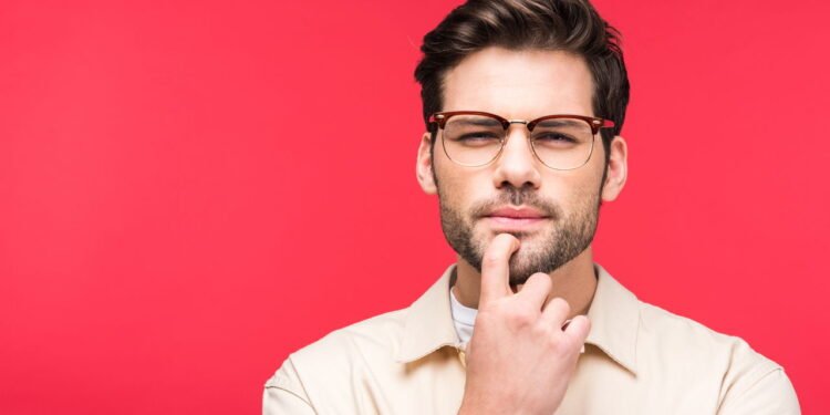 15 coisas estranhas que pessoas altamente autoconscientes fazem secretamente