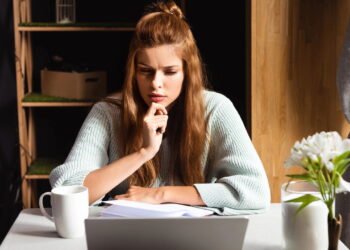 13 comportamentos que parecem normais, mas na verdade são respostas a traumas