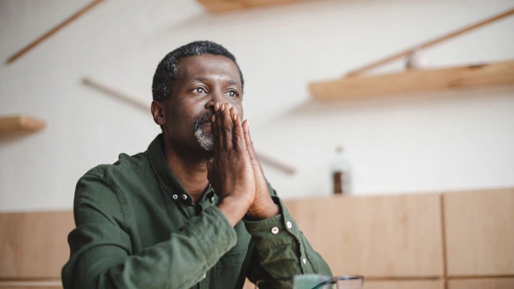 13 comportamentos que parecem normais, mas na verdade são respostas a traumas