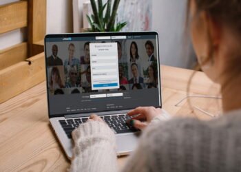 Pessoas que só observam nas redes sociais costumam ter essas 5 características