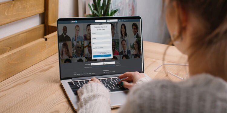 Pessoas que só observam nas redes sociais costumam ter essas 5 características