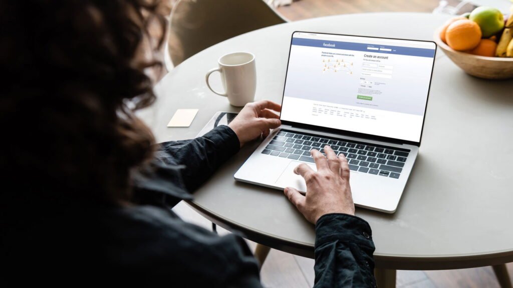 Pessoas que só observam nas redes sociais costumam ter essas 5 características