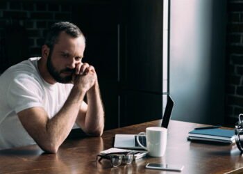 15 crenças estranhas que as pessoas têm sobre si mesmas e que estão arruinando silenciosamente suas vidas