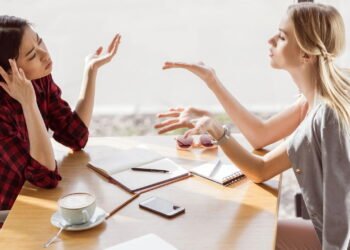 O que significa não poder ficar calado e falar o tempo todo, segundo a psicologia