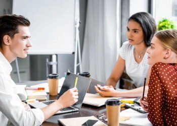 15 truques psicológicos que as pessoas usam para fazer os outros duvidarem de si mesmas