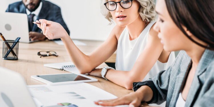 8 maneiras de desligar um mestre manipulador sem dizer uma palavra, diz psicologia