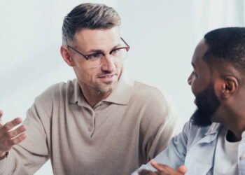 O que significa esquecer nomes logo após conhecer alguém segundo a psicologia