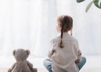 13 sinais tristes, mas relacionáveis, de que você está acostumado a não ter amigos