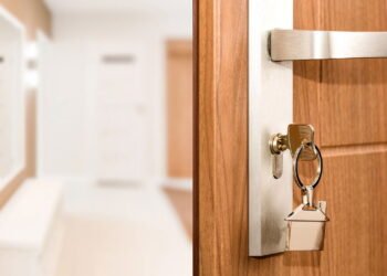 De que cor você deve pintar a porta da sua casa para ter abundância, segundo o Feng Shui