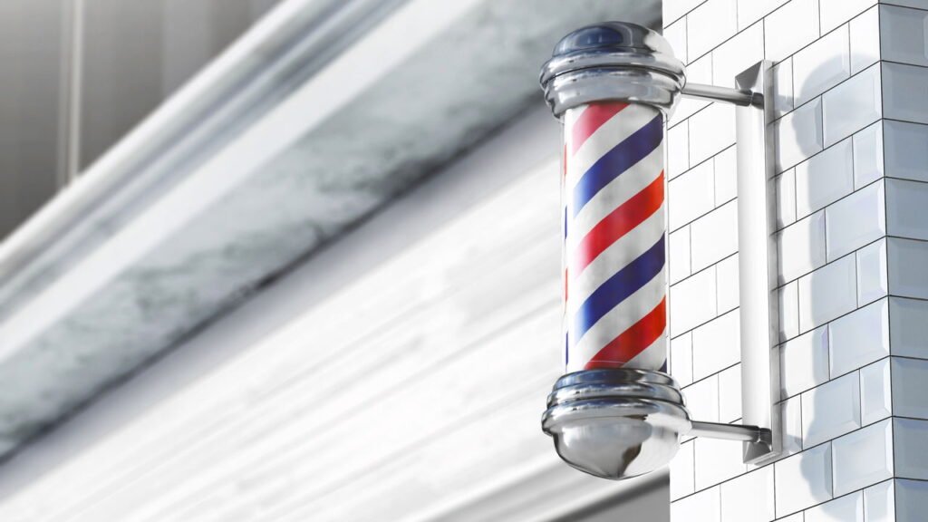 O que significa o poste giratório colorido nas barbearias