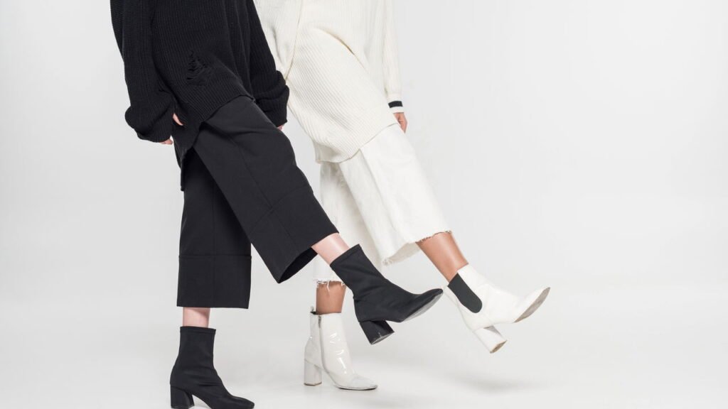 O que significa alguém que só usa roupas pretas e como interpretar esse estilo