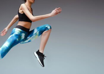 Astronautas usam exercício de 1 minuto que promete acabar com dores no joelho