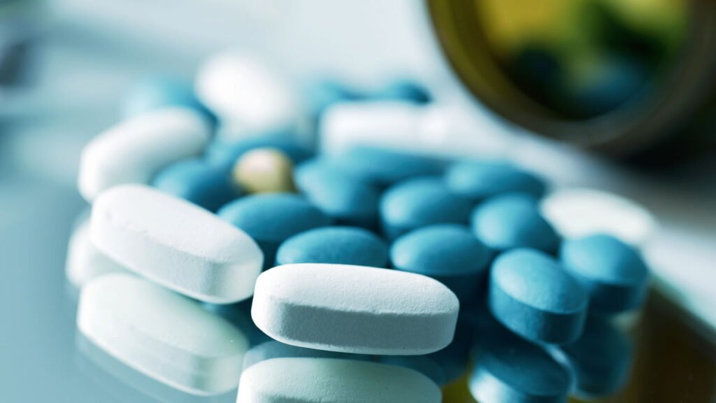 Como você provavelmente erra ao guardar remédios em casa