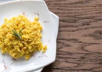 Risoto de frango conquista pelo sabor cremoso e preparo caseiro