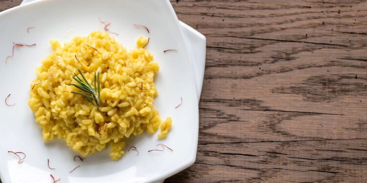 Risoto de frango conquista pelo sabor cremoso e preparo caseiro