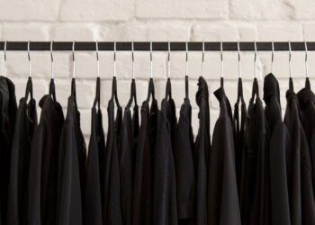 O que dizem os psicólogos sobre usar muita roupa preta?