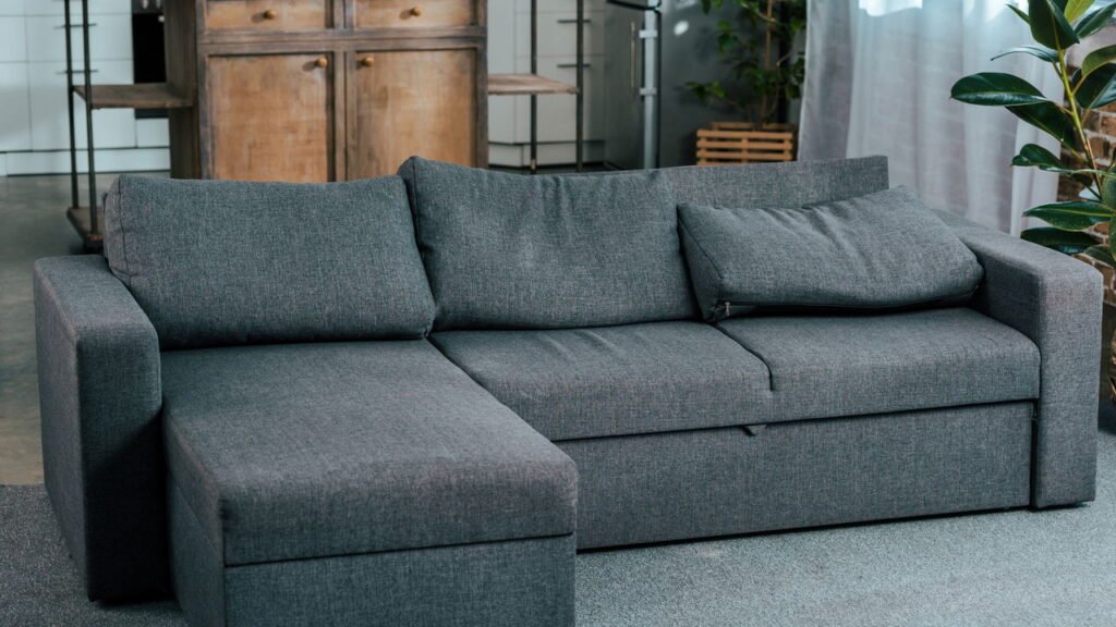 Veja o segredo da receita caseira que deixa qualquer sofá como novo