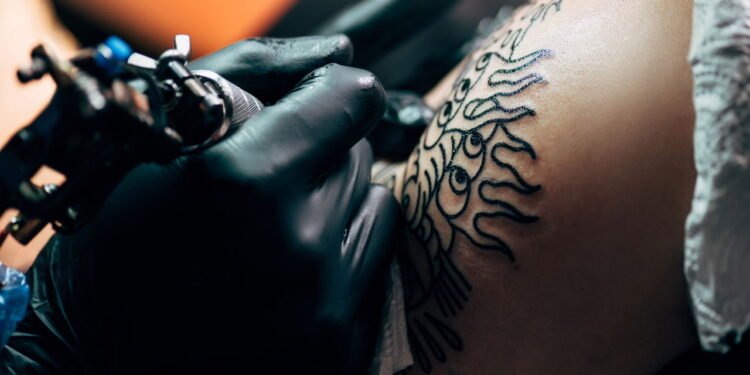 Tatuagem - Créditos: depositphotos.com / KostyaKlimenko