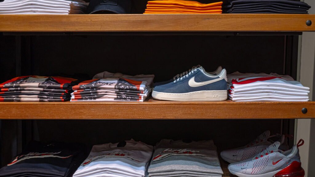 Não é por estética: por que é um erro guardar sapatos no armário, segundo decorador