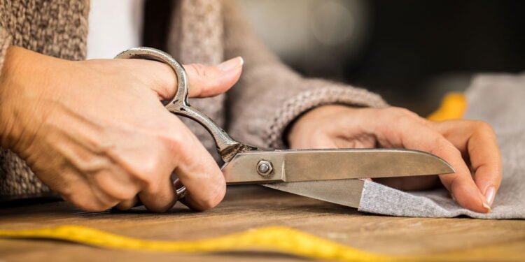 Tesoura - Créditos: depositphotos.com / OlgaZakrevskaya