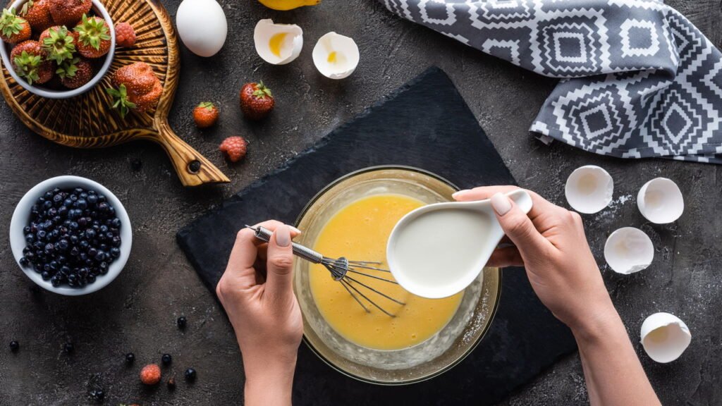 Torta de limão com base crocante conquista com sabor e preparo fácil