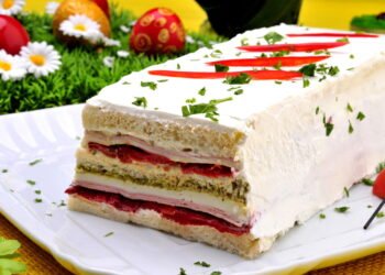 Receita fácil de torta de pão de forma que aproveita ingredientes simples e surpreende