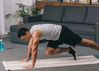 O treino de curta duração que ativa e fortalece o corpo inteiro em casa