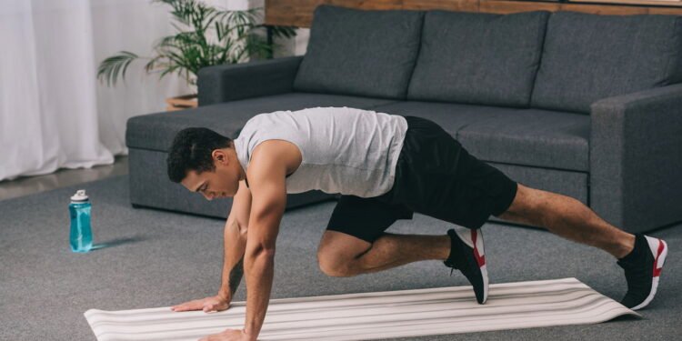 O treino de curta duração que ativa e fortalece o corpo inteiro em casa