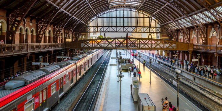 Estação de trem em São Paulo - Créditos: depositphotos.com / losak.napior